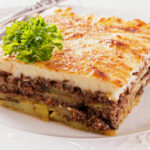 Quel accompagnement avec de la moussaka ?