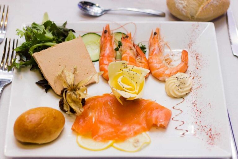 Quel accompagnement avec du saumon fumé en entrée ? Quel accompagnement avec du saumon fumé en entrée ?