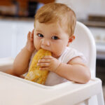 Quel âge pour donner du pain à un bébé ?