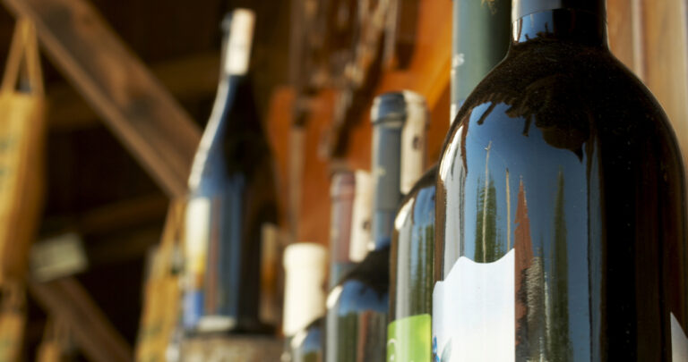 Quel est le nom de la bouteille de vin jaune ? Quel est le nom de la bouteille de vin jaune ?