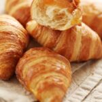 Quel est le poids d'un croissant au beurre ?