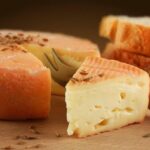 Quel fromage à une croûte orange ?