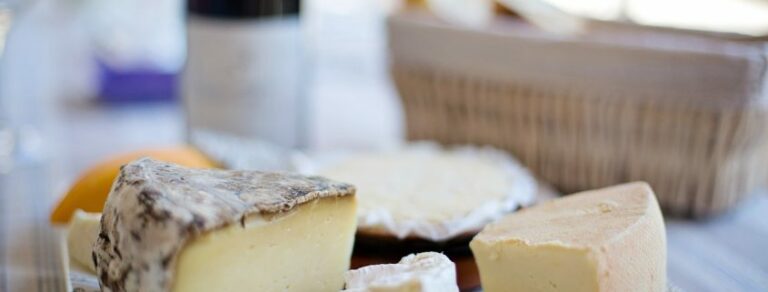 Quel fromage peut se conserver hors du frigo ? Quel fromage peut se conserver hors du frigo ?