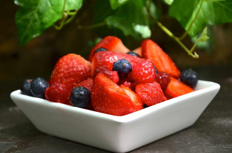 Quel fruit mélanger avec des fraises ? Quel fruit mélanger avec des fraises ?