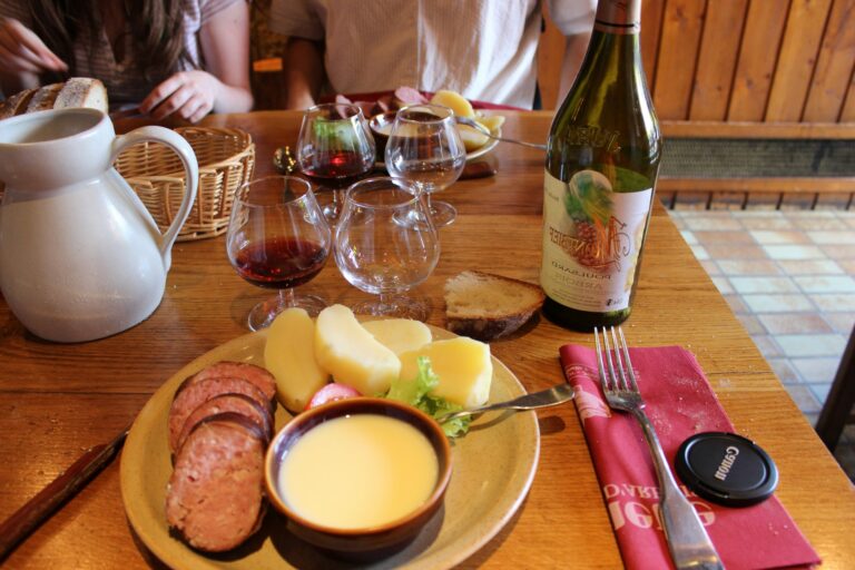 Quel plat avec le vin d'Arbois rouge ?