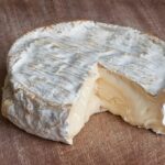 Quel risque de manger du fromage au lait cru enceinte ?