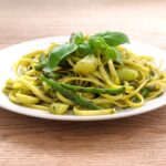 Quelle accompagnement avec des pâtes au pesto ?