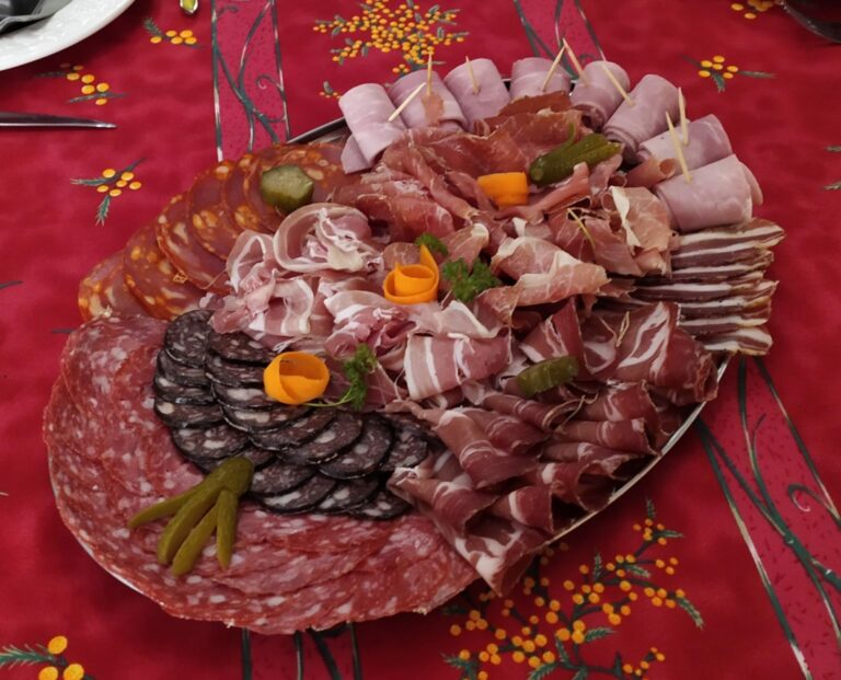 Quelle charcuterie pour raclette pour 8 personnes ?