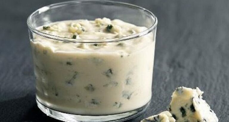 Quelle crème pour sauce roquefort ?