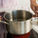 Quelle différence entre plaque de cuisson vitrocéramique et induction ?