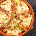 Quelle entrée servir avec une tartiflette ?