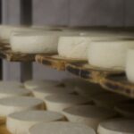 Quelle est la différence entre un Reblochon fermier et un Reblochon laitier ?