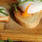 Quelle est la différence entre un œuf poché et un œuf mollet ?