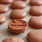 Quelle plaque pour faire cuire les macarons ?