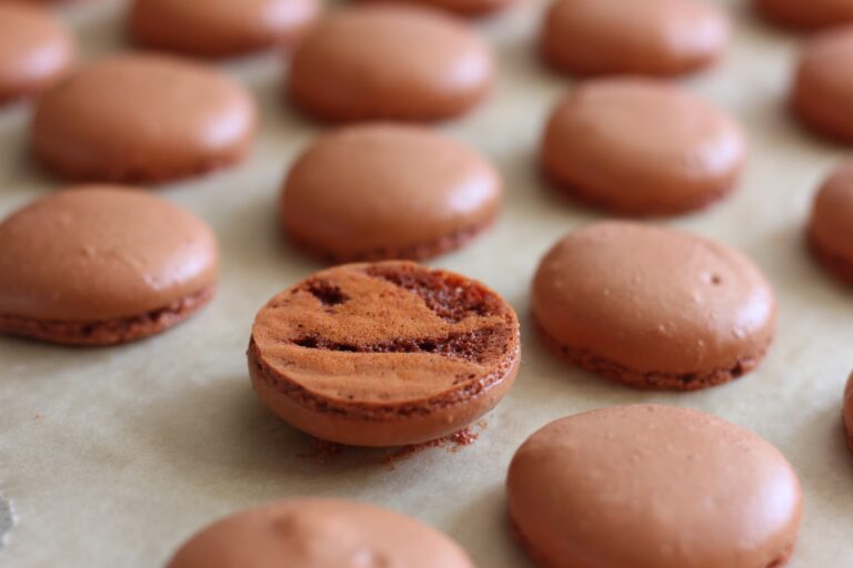 Quelle plaque pour faire cuire les macarons ? Quelle plaque pour faire cuire les macarons ?