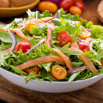 Quelle salade avec du saumon fumé ?