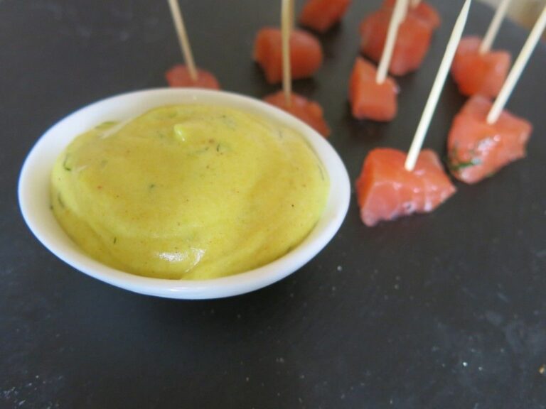 Quelle sauce pour accompagner le saumon gravlax ? Quelle sauce pour accompagner le saumon gravlax ?