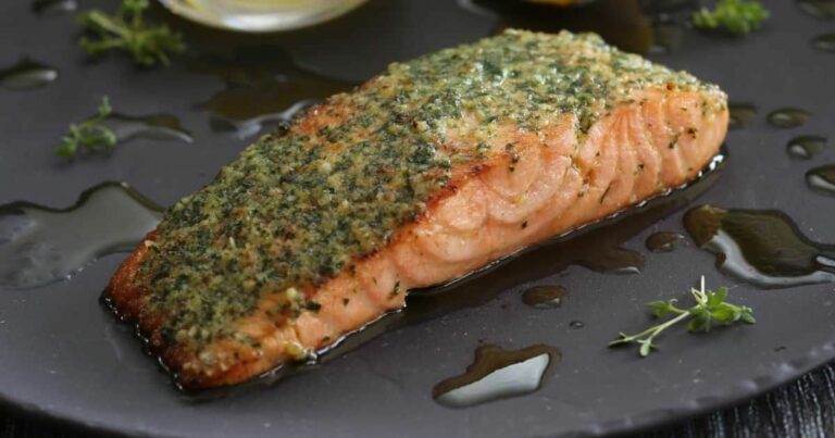 Quelles herbes sur le saumon au four ?