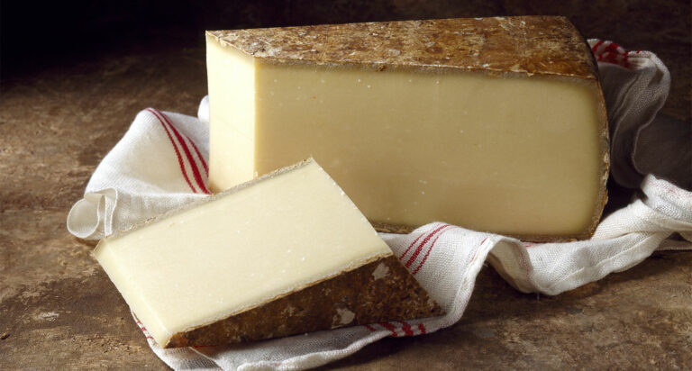 Quels sont les fromages à pâte pressée cuite ? Quels sont les fromages à pâte pressée cuite ?