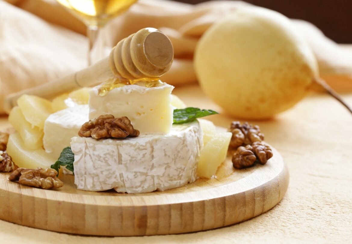 Quels sont les risques de manger du fromage périmé