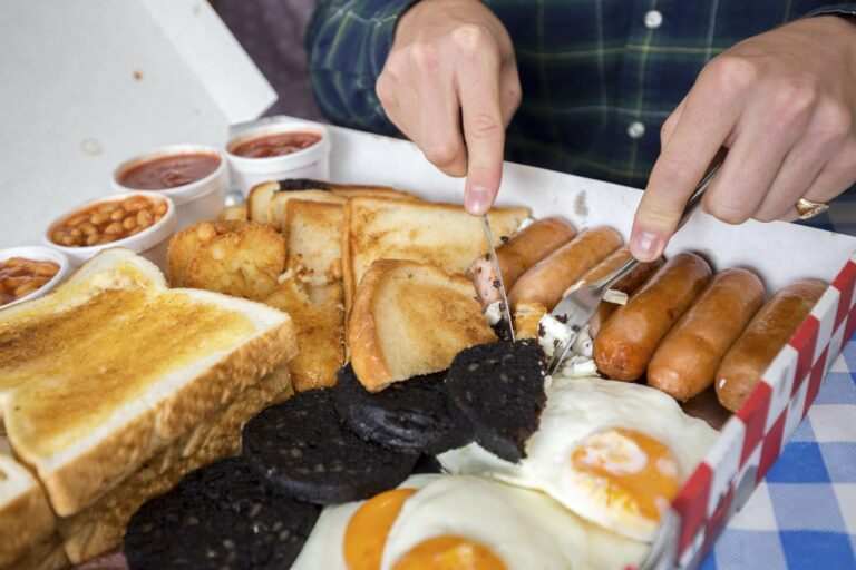 Qu’est-ce que l’on mange avec une fondue ? Qu'est-ce que l'on mange avec une fondue ?