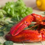 Qu'est-ce qu'on mange avec du homard ?