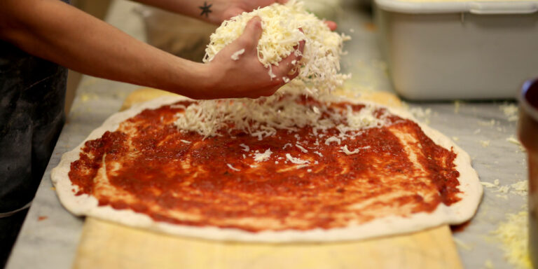 Qui a inventé la pizza hawaïenne ?