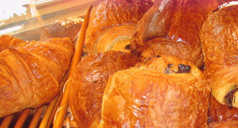 Qui a raison entre pain au chocolat et chocolatine ? Qui a raison entre pain au chocolat et chocolatine ?
