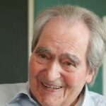 Qui est le père fondateur de la biologie ?