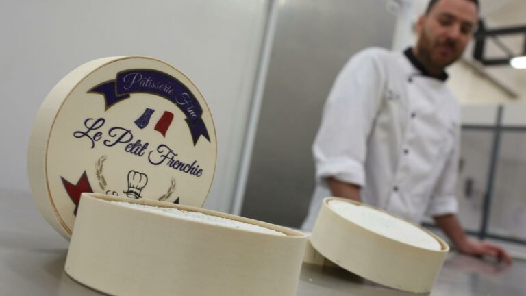 Qui fabrique le camembert Le Petit ?