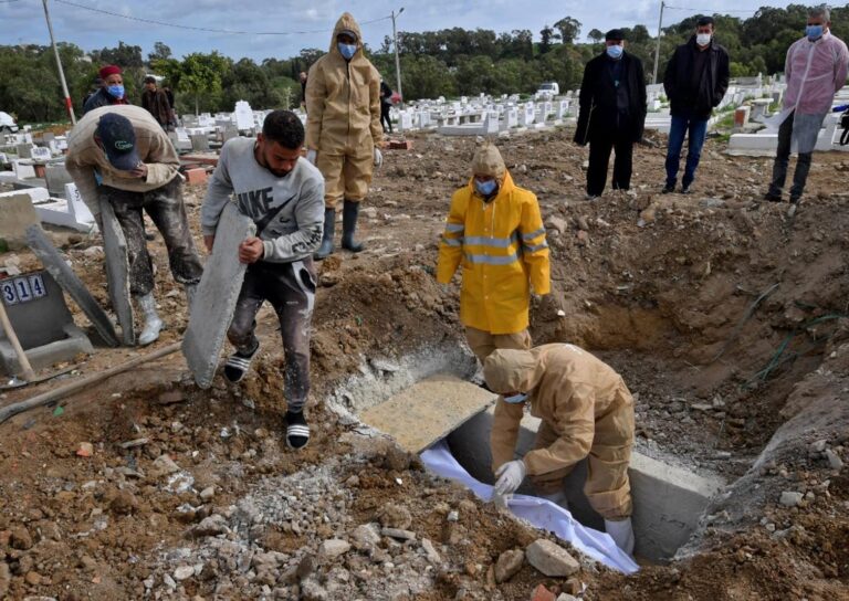 Qui vont à l'encontre de l'ordre établi 11 lettres ?