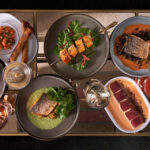 Quelques-unes des options du menu de Ruhan, un bistrot-bar à cocktails de l'hôtel Brown Jerusalem, qui utilisait de la viande végétalienne Redefine dans certains plats afin d'élargir ses options cachères (Crédit : avec l'aimable autorisation d'Anatoly Michaelo).