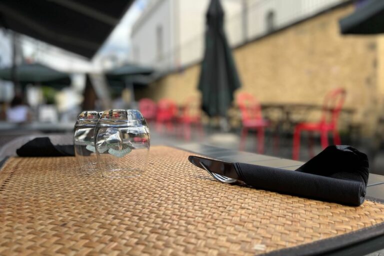 Vous recrutez des serveurs ?Pour les restaurateurs, la tâche devient compliquée