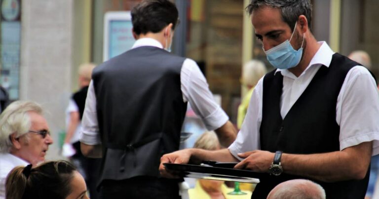 vie courante.Manger au restaurant, croix et bannière sans gluten
