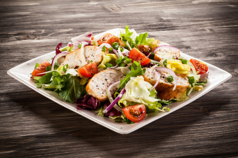 Can salad be eaten for dinner?