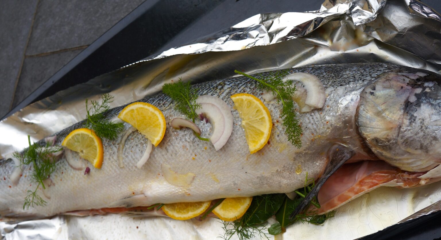 Comment découper un saumon entier en saumon ? - LesRecettes