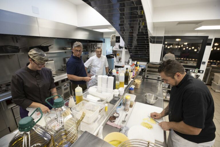 Difficulté à recruter : Bars, restaurants réduisent les départs d’été