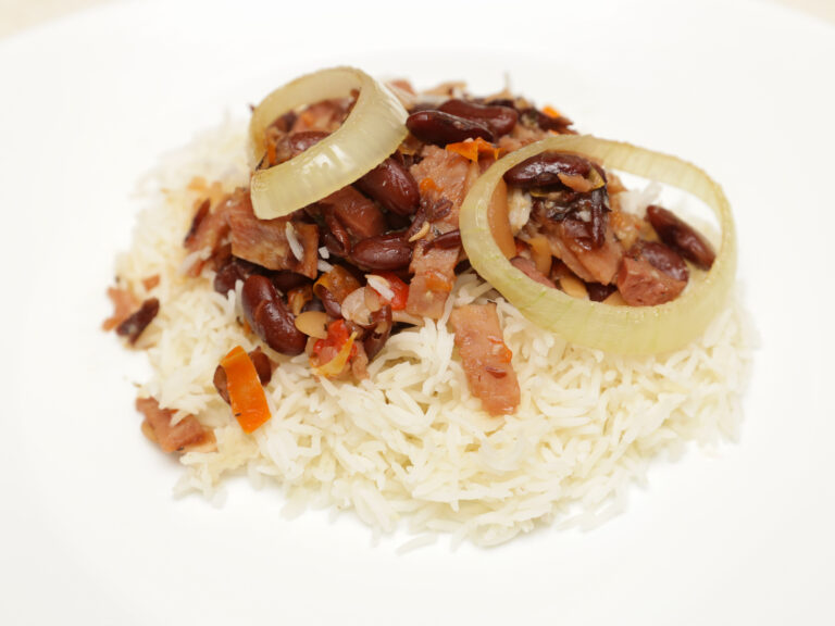 How do you make red beans and rice on the stove?