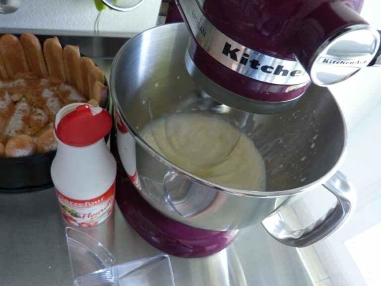 La glace royale ou la crème au beurre sont-elles meilleures pour les biscuits au sucre ?