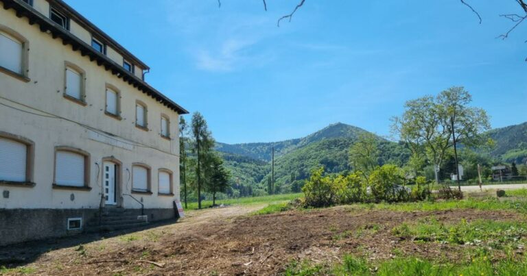 La montée de Sainte-Odile.Anciennement restaurant emblématique transformé en gîte et chambres d’hôtes