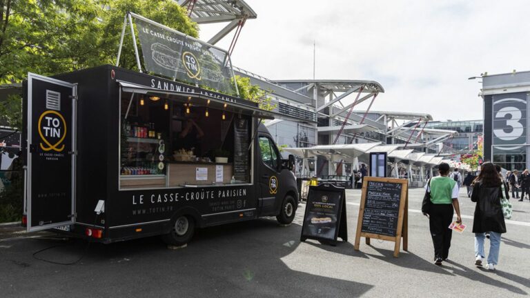 Mais où sont passés les food trucks ? Les food trucks ont déserté les espaces publics pour privilégier l'événementiel privé comme Totin, à la Foire de Paris en 2022, porte de Versailles.