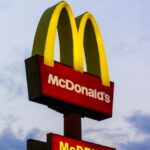 McDonald’s un employé révèle comment les œufs brouillés sont préparés !