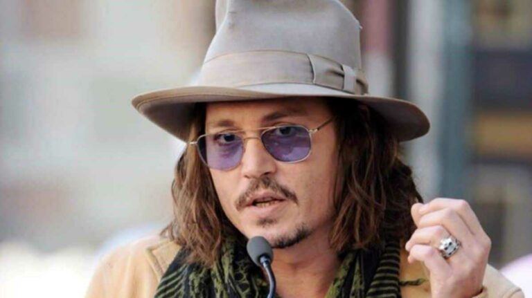 Notes de ses hallucinations dans un restaurant après le procès, délirant ! Johnny Depp sans limite : sa note hallucinante dans un restaurant après son procès, délirant !