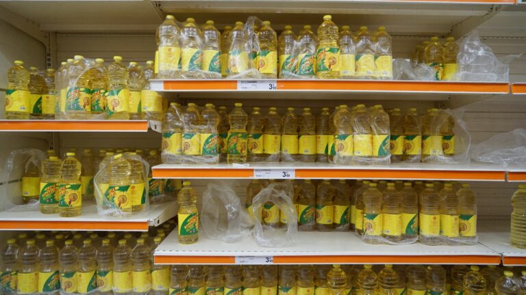 Pizzas, cakes, vinaigrettes… découvrez tous les produits dont la recette a été modifiée suite à une pénurie d’huile de tournesol