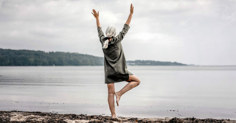 Pouvez-vous vous tenir debout sur une jambe pendant 10 secondes ?Cela vous renseigne sur votre état de santé général