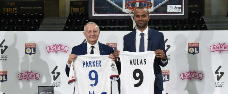 Puis-je porter des leggings à Capital Grille ?