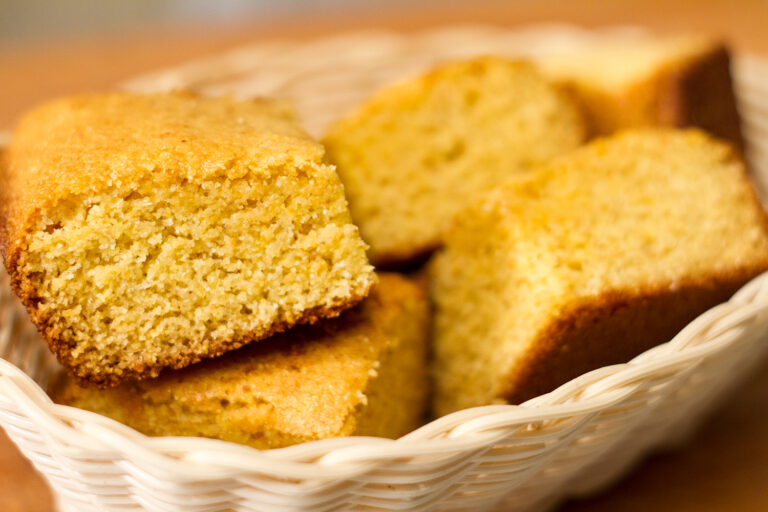 Quels sont les ingrédients du pain de maïs ?