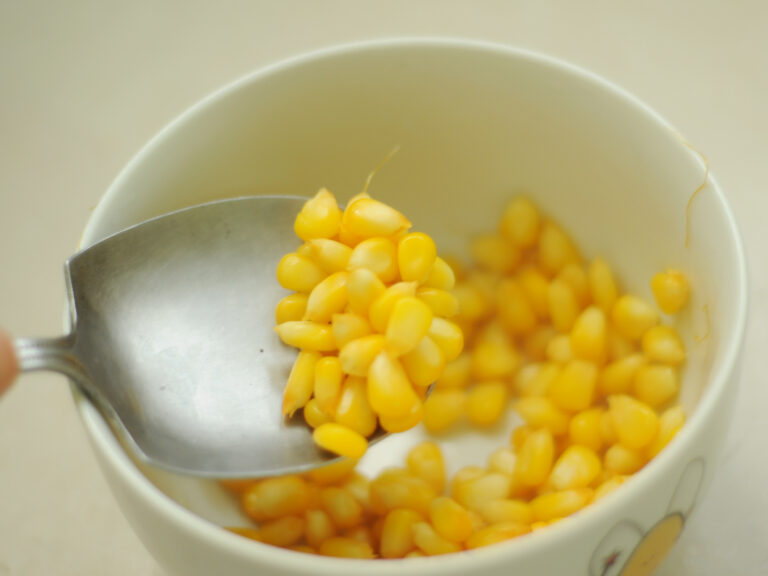 Comment faites-vous bouillir du maïs au four?