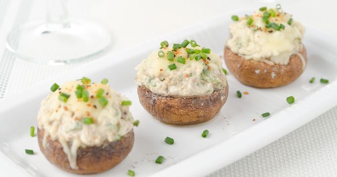 Comment faites-vous des mini bouchées Caprese?