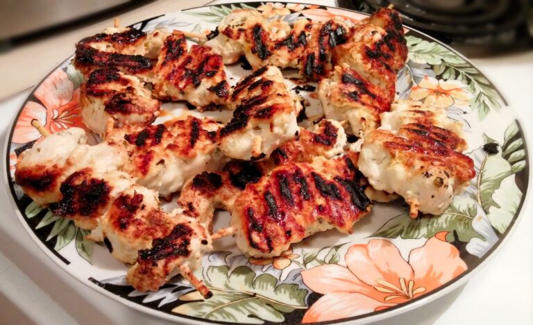 Comment faites-vous frire du poulet pour une salade de poulet?